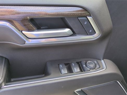 Used 2025 Chevrolet Silverado 1500 LT image 12