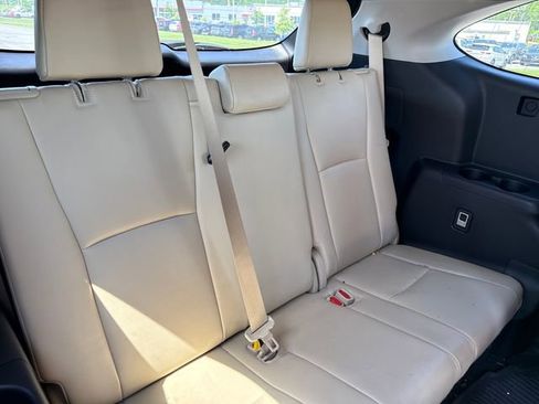 Used 2023 Toyota Highlander XLE AWD/4WD image 16