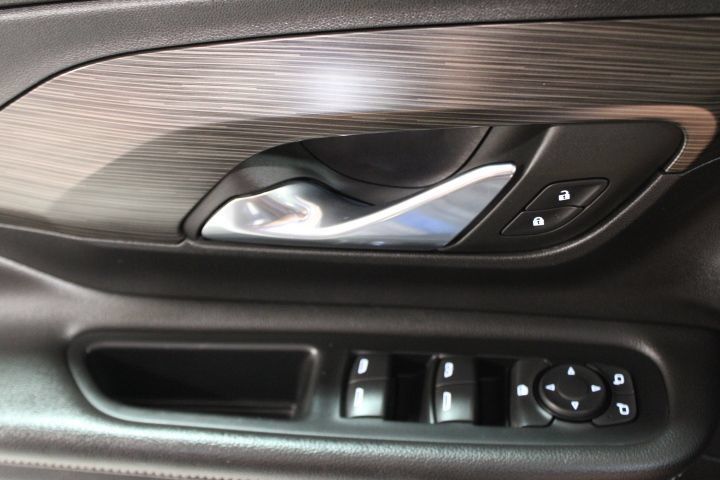 Used 2023 GMC Terrain SLE w/ Elevation Edition AWD/4WD image 15