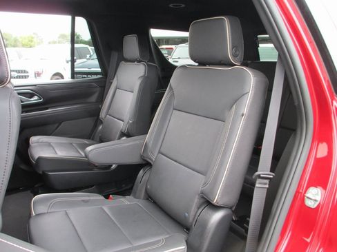 Certified 2023 GMC Yukon SLT w/ SLT Luxury Package image 19