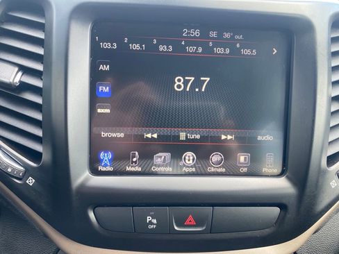 Used 2018 Jeep Cherokee Limited image 9