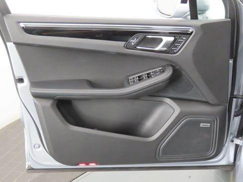Certified 2026 Porsche Macan AWD/4WD image 35