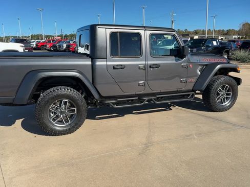 Used 2025 Jeep Gladiator Mojave w/ Convenience Group image 8