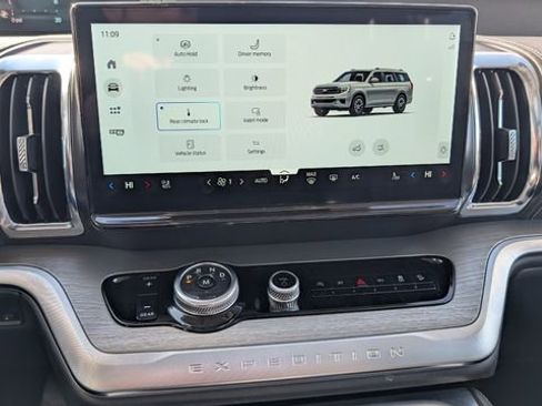 Used 2025 Ford Expedition Platinum AWD/4WD image 53