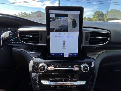Used 2023 Ford Explorer Limited w/ Limited Technology Package RWD image 10