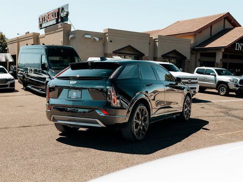 Used 2025 Cadillac Optiq Sport 1 w/ LPO, ONYX Package AWD/4WD image 7