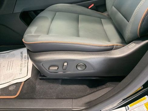 Used 2025 GMC Acadia AT4 w/ Luxury Package AWD/4WD image 16