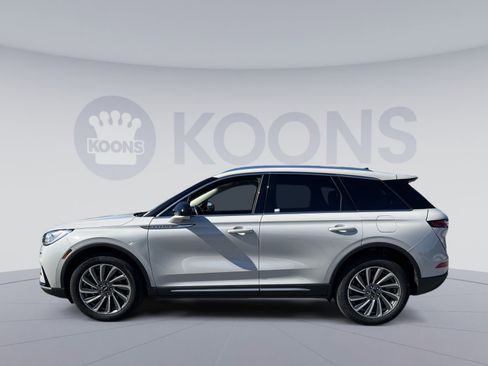 Used 2023 Lincoln Corsair Reserve FWD image 2