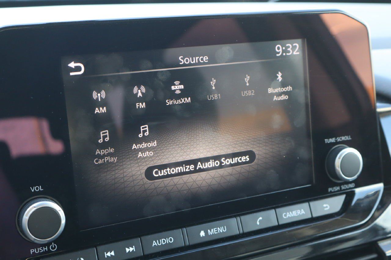 Used 2024 Nissan Pathfinder SV FWD image 9