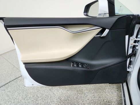 Used 2020 Tesla Model S Long Range Plus image 16