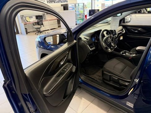 Used 2023 GMC Terrain SLE w/ Elevation Edition FWD image 14