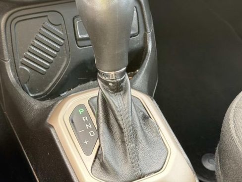 Used 2016 Jeep Renegade Sport w/ Power & Air Group FWD image 24