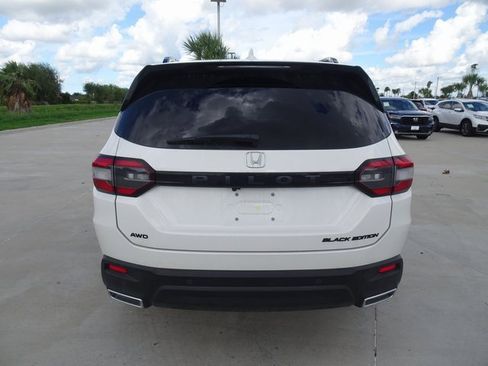 Used 2025 Honda Pilot Black Edition image 5