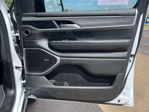 Used 2023 Jeep Wagoneer Series II w/ Premium Group I RWD image 12