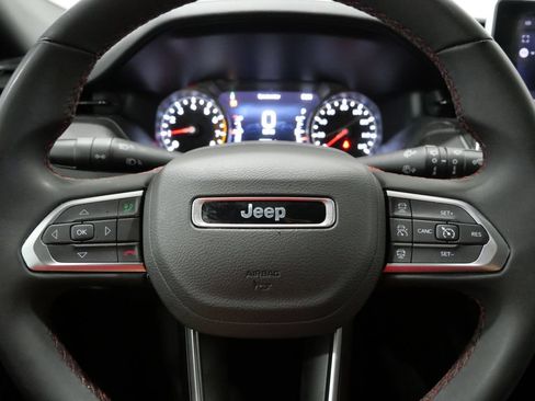 Used 2025 Jeep Compass Trailhawk AWD/4WD image 16