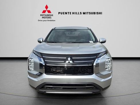 New 2026 Mitsubishi Outlander ES image 2