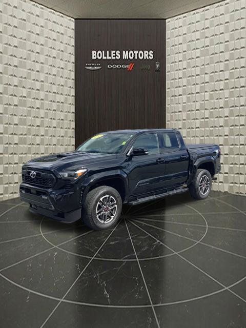 Used 2025 Toyota Tacoma TRD Sport w/ TRD Sport Upgrade Package AWD/4WD image 14