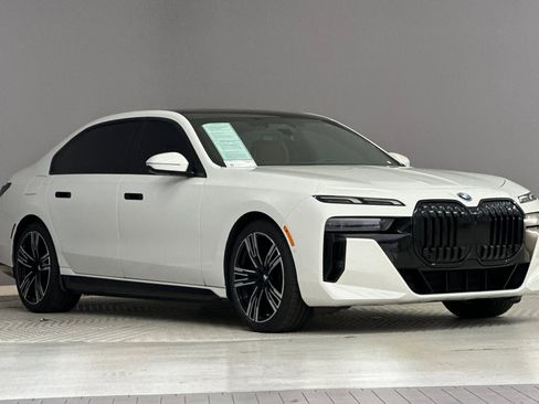 Certified 2024 BMW i7 xDrive60 AWD/4WD image 6