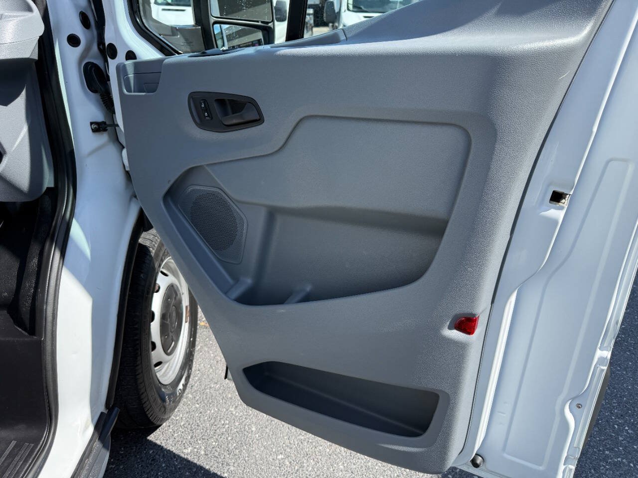 Used 2016 Ford Transit 250 148 Medium Roof RWD image 27