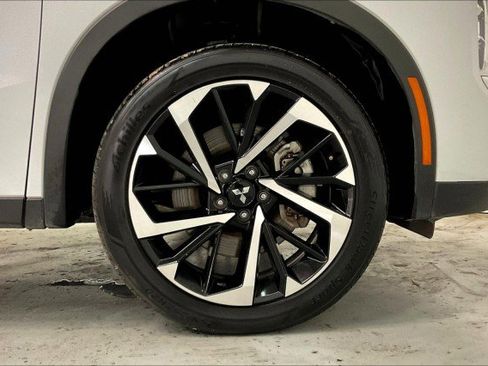 Used 2024 Mitsubishi Outlander SE image 9