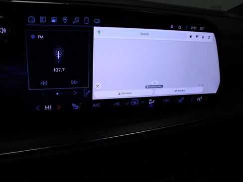 Used 2025 Chevrolet Suburban Z71 image 28