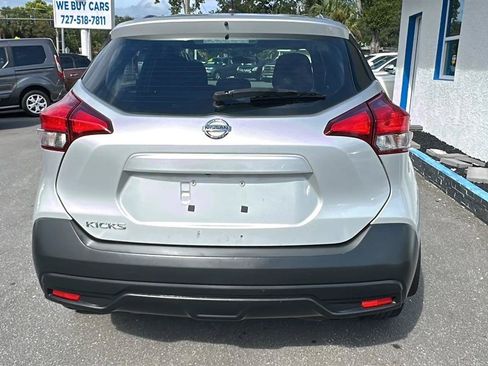 Used 2019 Nissan Kicks S FWD image 9