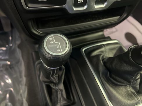 Used 2025 Jeep Wrangler Sport AWD/4WD image 30