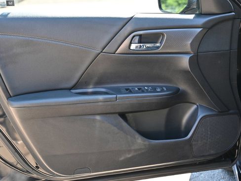 Used 2017 Honda Accord Sport image 12