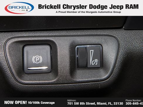 Used 2023 GMC Acadia SLE image 29