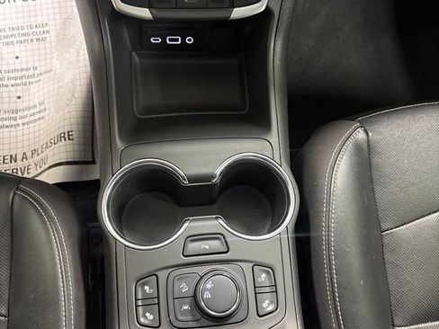 Used 2023 GMC Terrain SLT w/ Tech Package FWD image 14