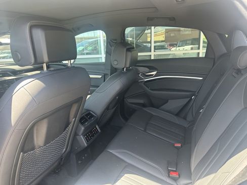 Used 2023 Audi e-tron Premium Plus w/ Premium Plus Package AWD/4WD image 33
