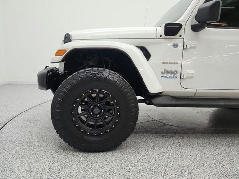 Used 2021 Jeep Wrangler Unlimited Sahara w/ Dual Top Group AWD/4WD image 21