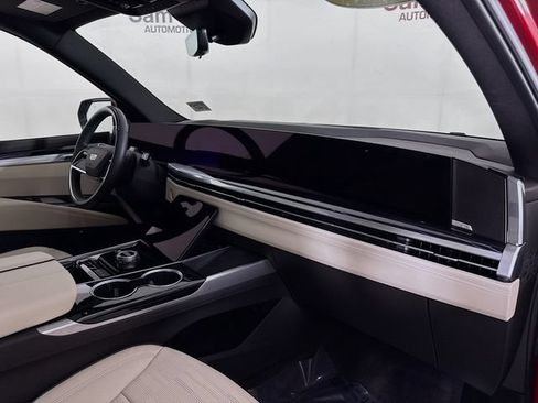 Used 2025 Cadillac Escalade Sport w/ LPO, Floor Liner Package AWD/4WD image 32