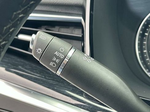 Used 2025 Cadillac XT5 Premium Luxury image 9