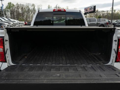 Used 2015 GMC Sierra 1500 SLT w/ Driver Alert Package AWD/4WD image 9