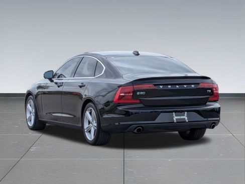 Used 2017 Volvo S90 T5 Momentum w/ Convenience Package FWD image 3