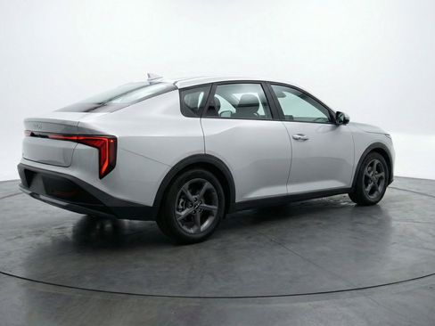 Used 2025 Kia K4 LXS image 9