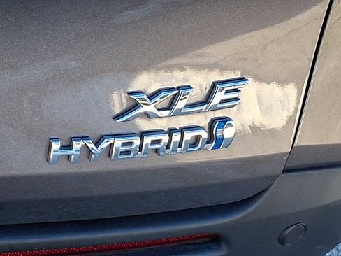 Certified 2024 Toyota Sienna XLE image 35