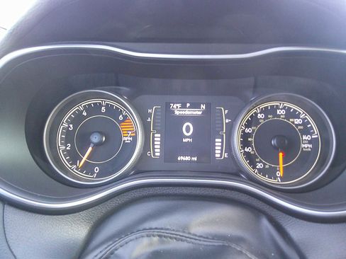 Used 2021 Jeep Cherokee Altitude image 10