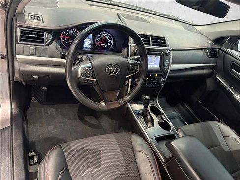 Used 2017 Toyota Camry SE image 10