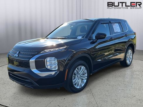 Used 2024 Mitsubishi Outlander ES image 2