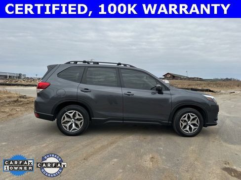 Used 2024 Subaru Forester Premium image 2