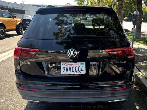 Used 2018 Volkswagen Tiguan S FWD image 4