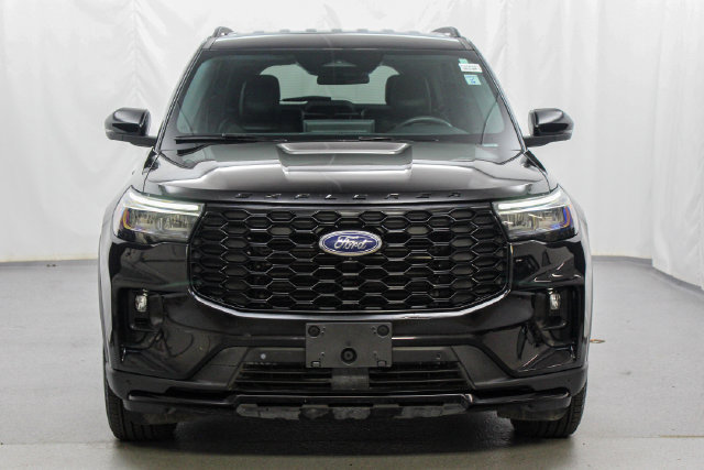 Certified 2025 Ford Explorer ST-Line AWD/4WD image 3