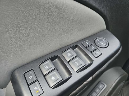 Used 2018 Chevrolet Suburban LT w/ Luxury Package image 12