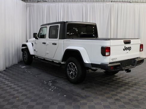 Used 2025 Jeep Gladiator Sport image 9