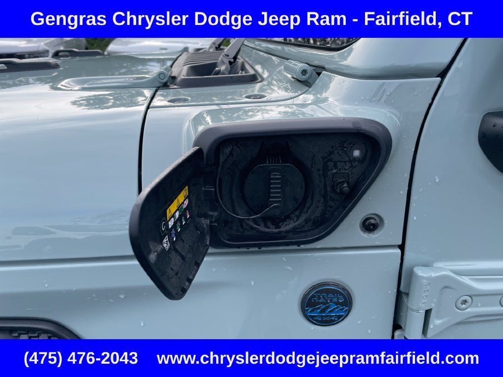 Used 2023 Jeep Wrangler Unlimited w/ Sun & Screen Package AWD/4WD image 15