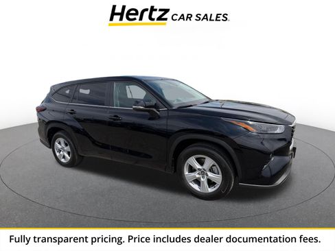 Used 2025 Toyota Highlander LE FWD image 1