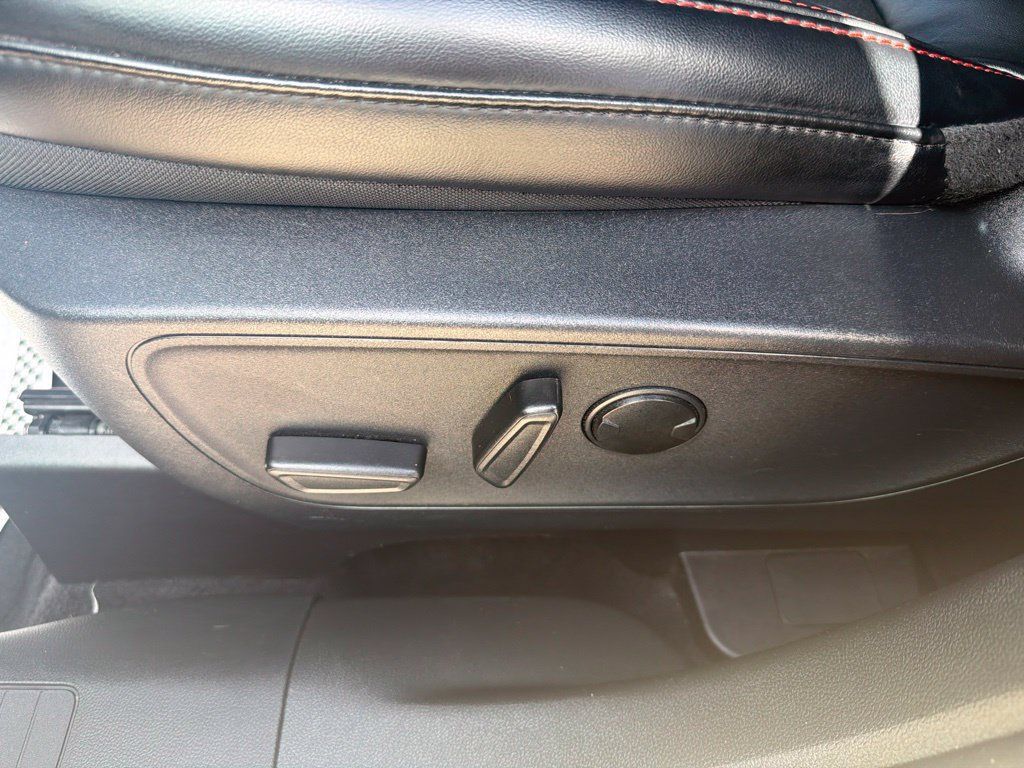 Used 2025 Ford Escape ST-Line Select AWD/4WD image 13