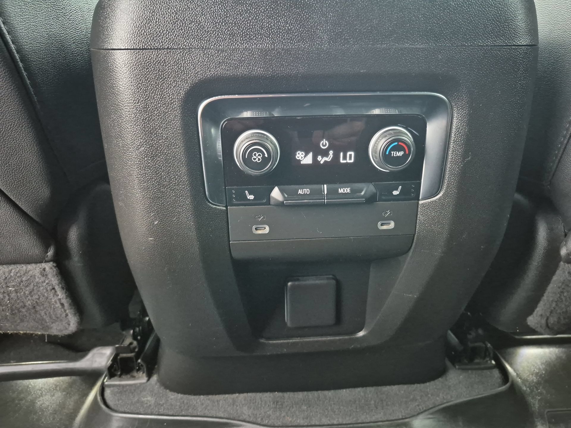 Used 2023 Chevrolet Suburban High Country AWD/4WD image 22